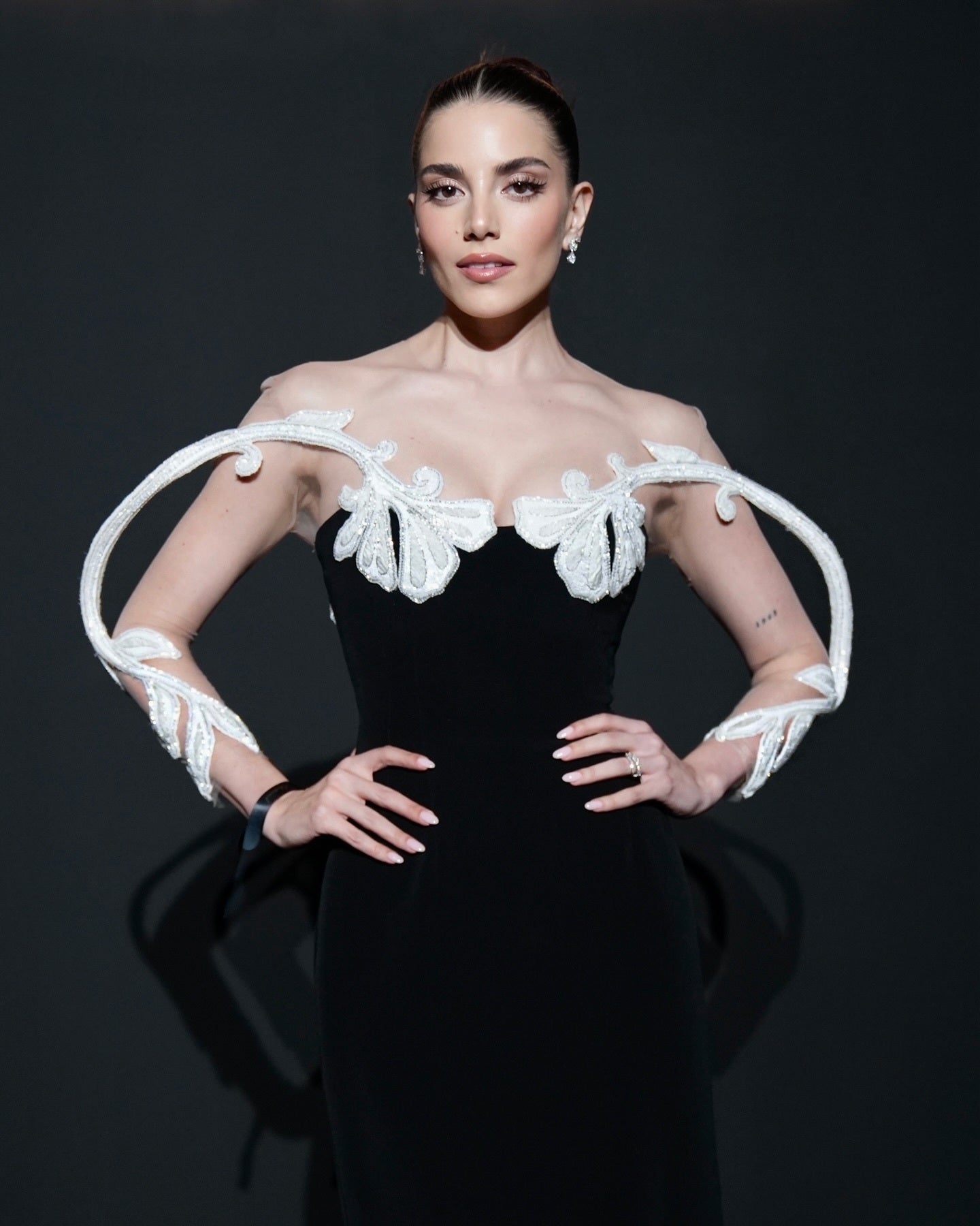 Exquisite Velvet & Floral Appliqué Evening Gown – Midnight Black