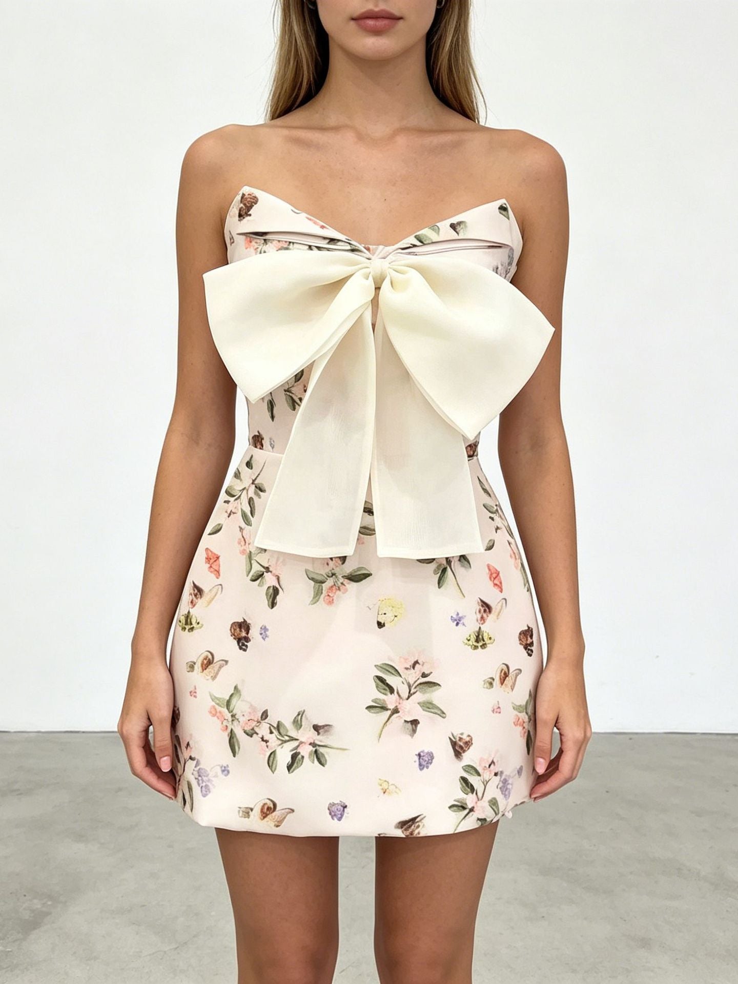 Elegant Floral Print Strapless Mini Dress with Statement Bow